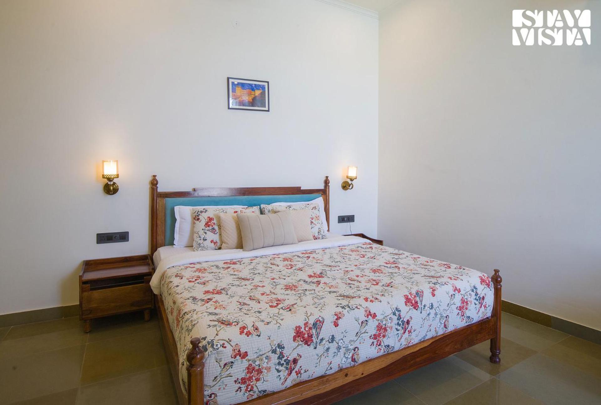 Villa The Pastel Courtyard With Pvt Pool & Garden At By Stayvista *