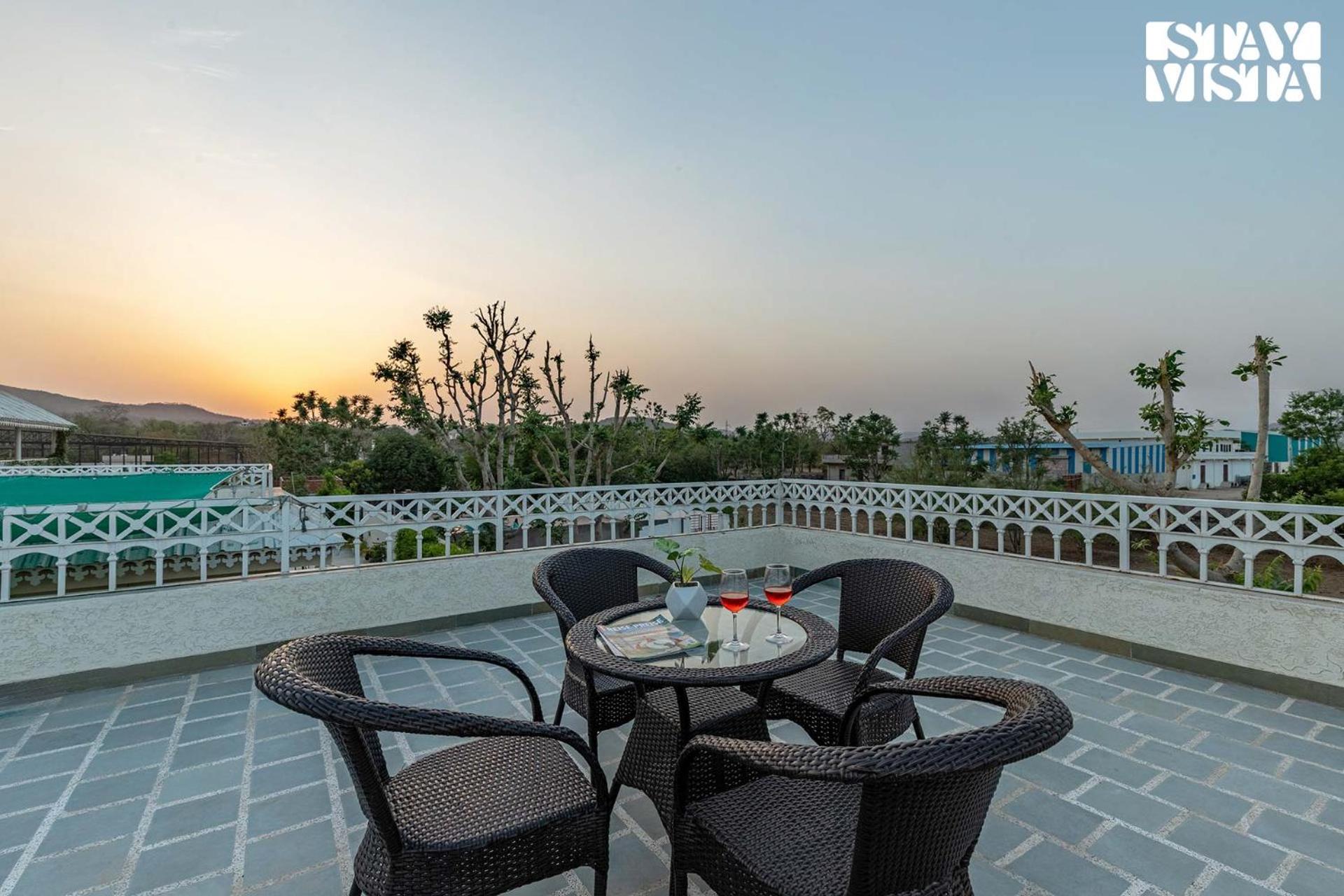 The Pastel Courtyard With Pvt Pool & Garden At By Stayvista * Jaipur