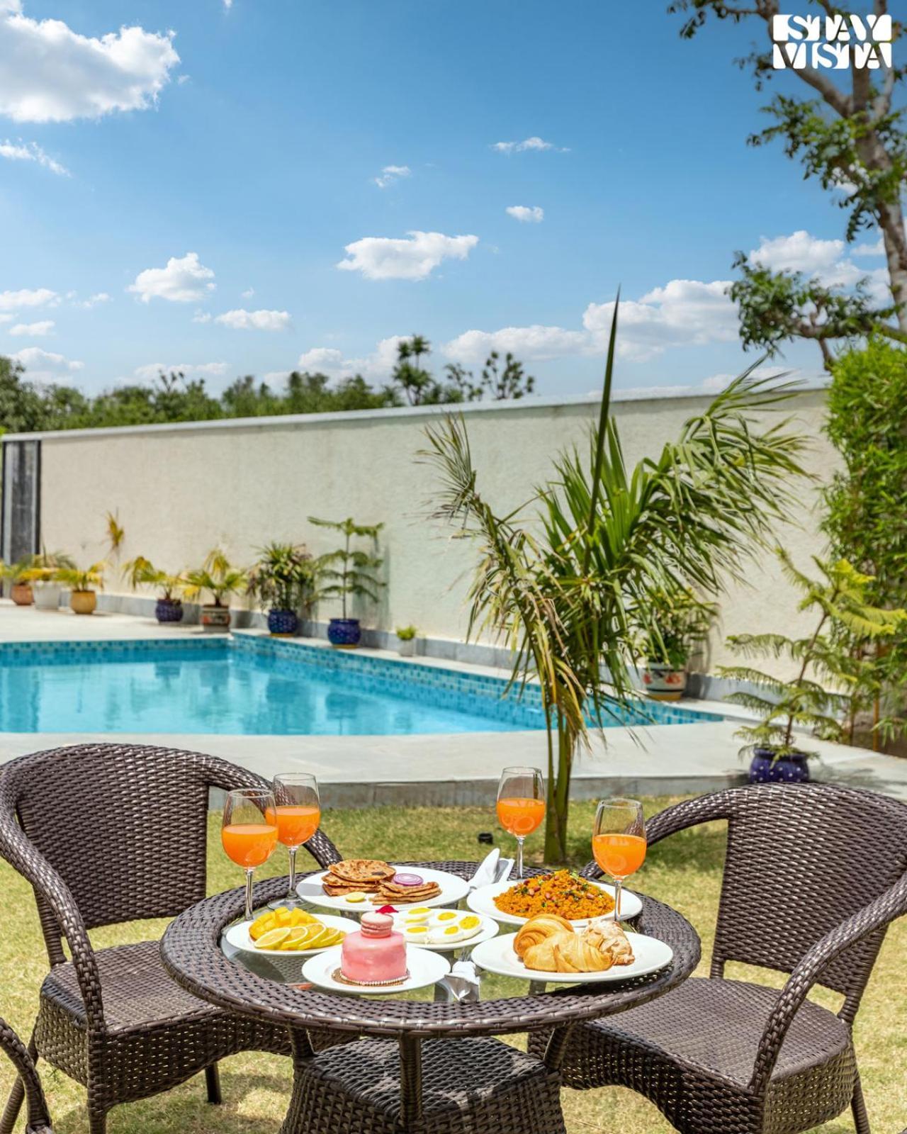 The Pastel Courtyard With Pvt Pool & Garden At By Stayvista Villa
